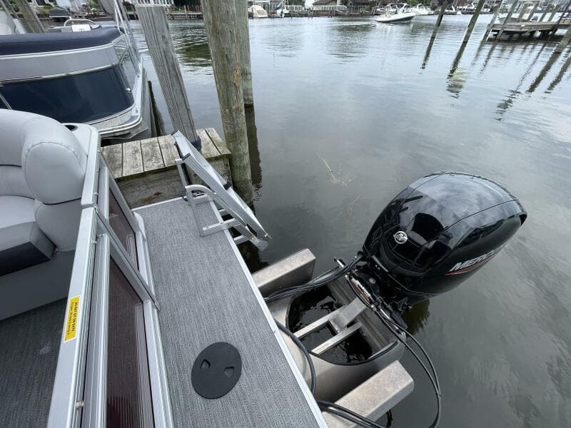 2024 Godfrey Sweetwater 2286 Split Bench