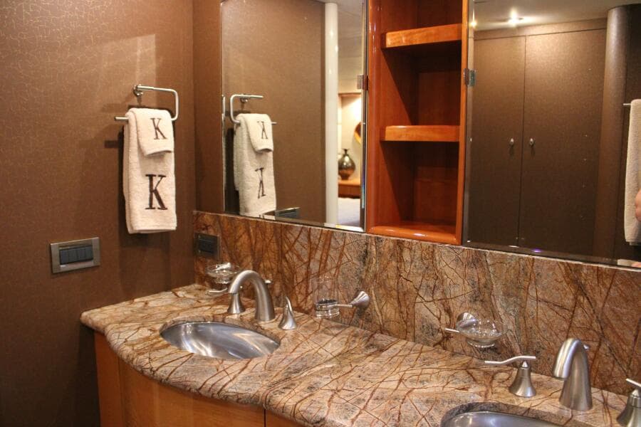 2007 Lazzara 74 Motor Yacht Kathleen