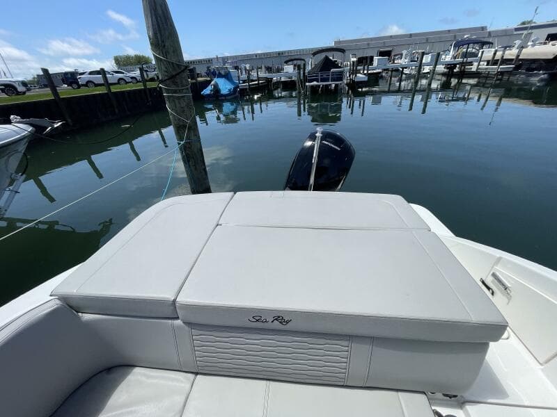 2023 Sea Ray SPX 230 Outboard