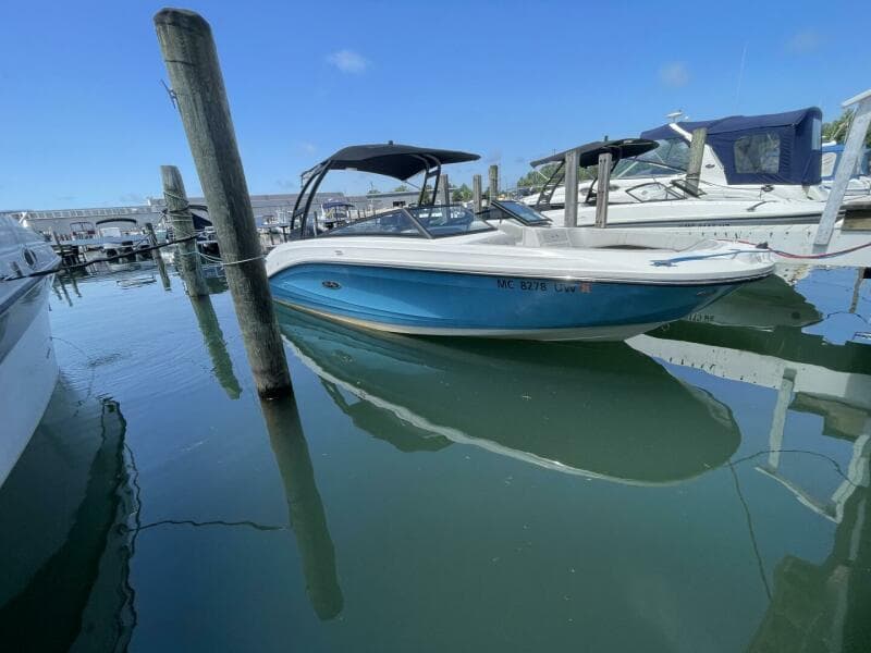 2023 Sea Ray SPX 230 Outboard