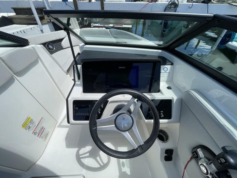 2023 Sea Ray SPX 230 Outboard