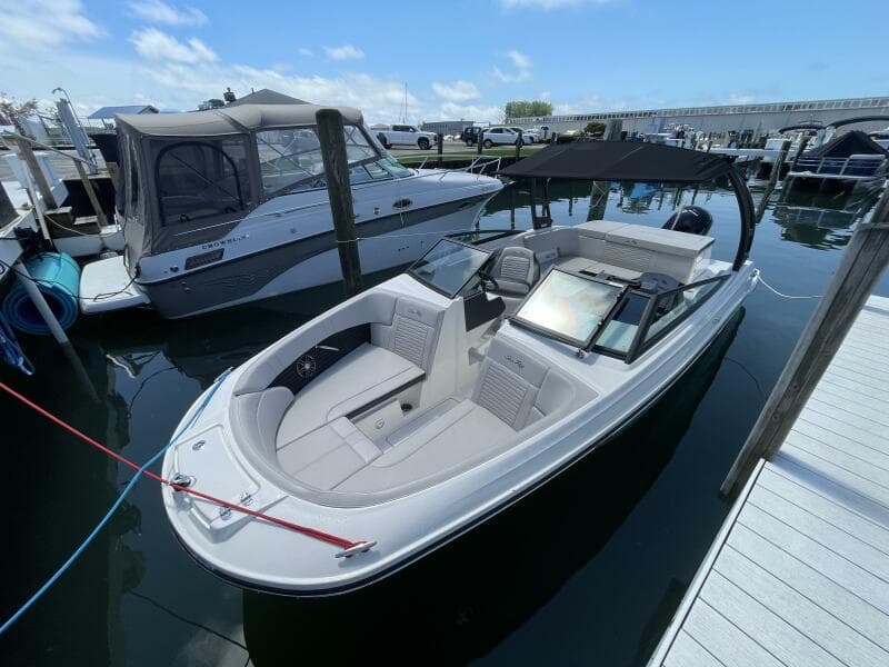 2023 Sea Ray SPX 230 Outboard