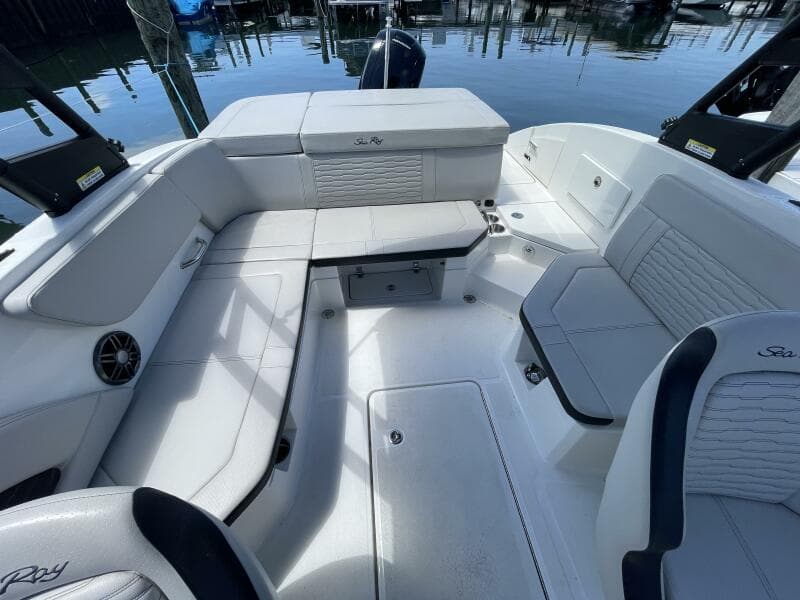 2023 Sea Ray SPX 230 Outboard