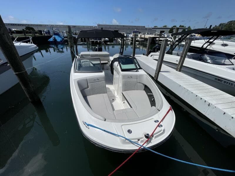 2023 Sea Ray SPX 230 Outboard