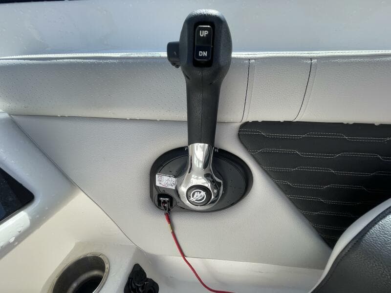 2023 Sea Ray SPX 230 Outboard