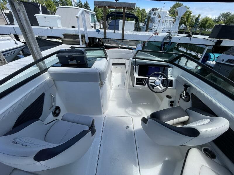 2023 Sea Ray SPX 230 Outboard