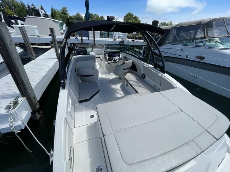 2023 Sea Ray SPX 230 Outboard