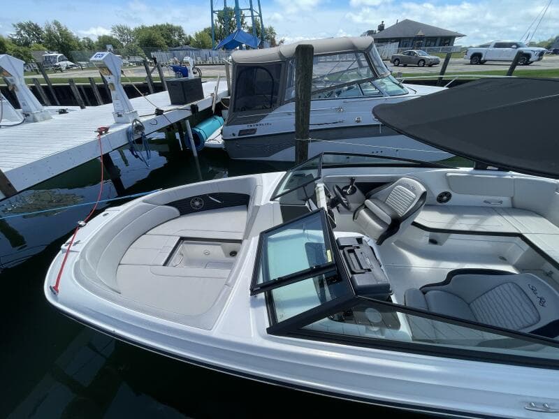 2023 Sea Ray SPX 230 Outboard