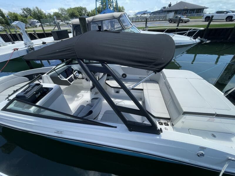 2023 Sea Ray SPX 230 Outboard