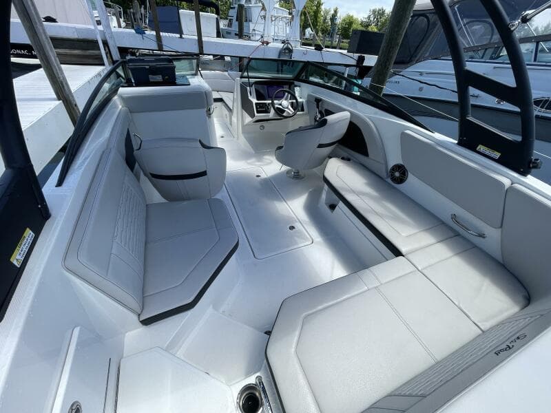 2023 Sea Ray SPX 230 Outboard