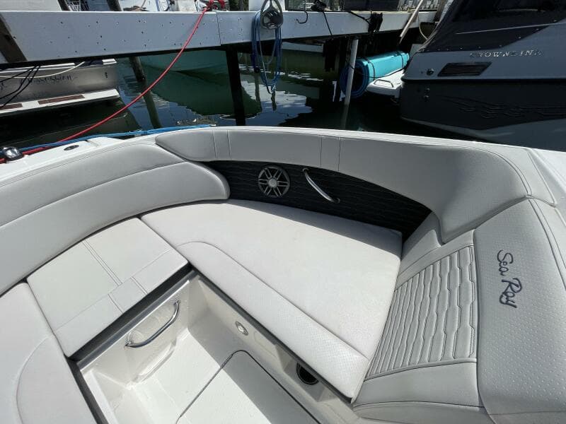 2023 Sea Ray SPX 230 Outboard