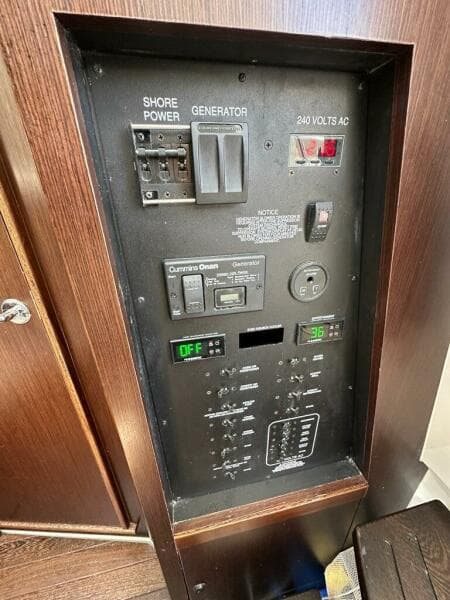 2021 Pursuit 428 Sport