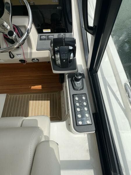 2021 Boston Whaler 405 Conquest