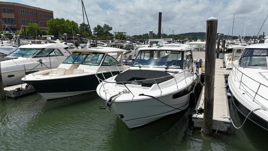 2021 Boston Whaler 405 Conquest