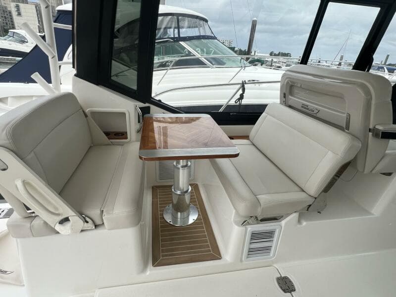 2021 Boston Whaler 405 Conquest