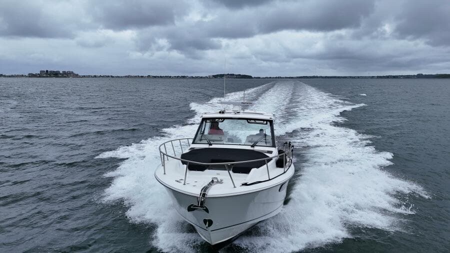 2021 Boston Whaler 405 Conquest