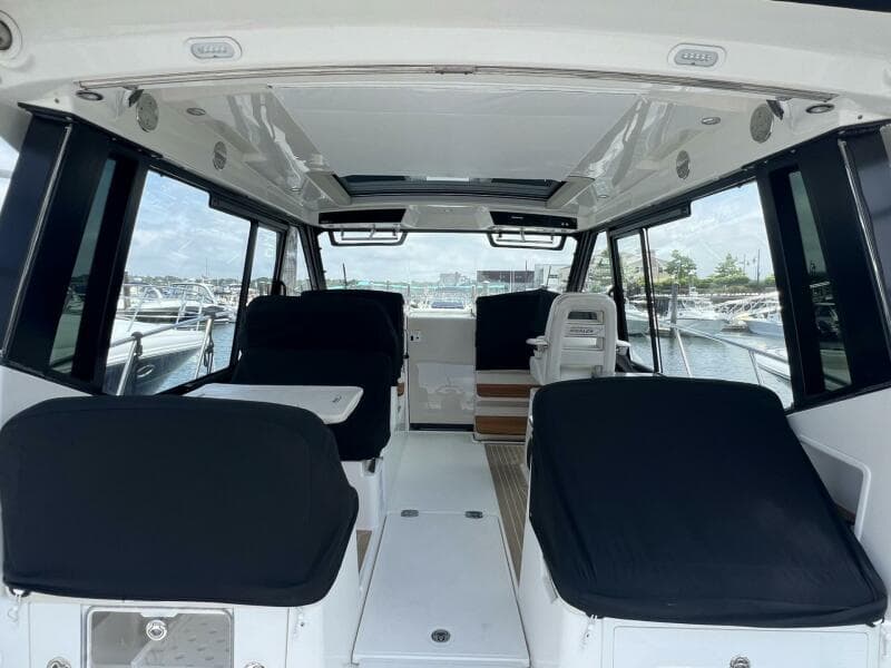 2021 Boston Whaler 405 Conquest