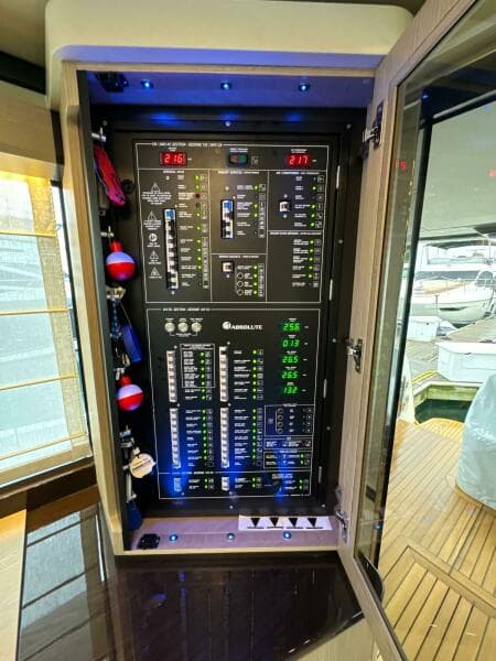 2023 Absolute 52 Navetta