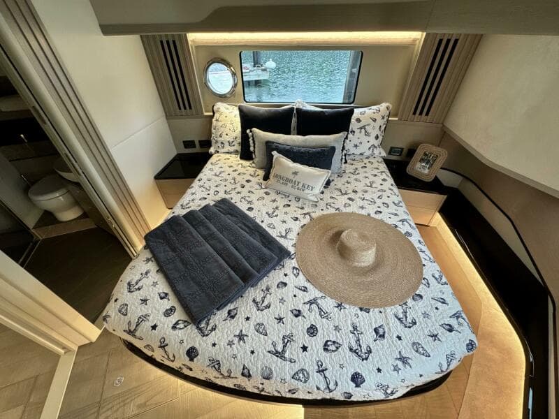 2023 Absolute 52 Navetta