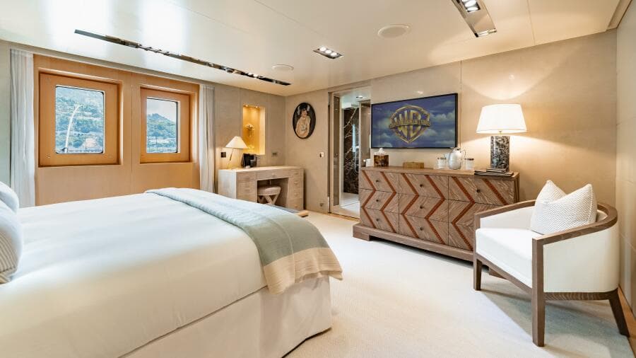 Loon 221' Lower Deck Starboard Aft Guest Stateroom