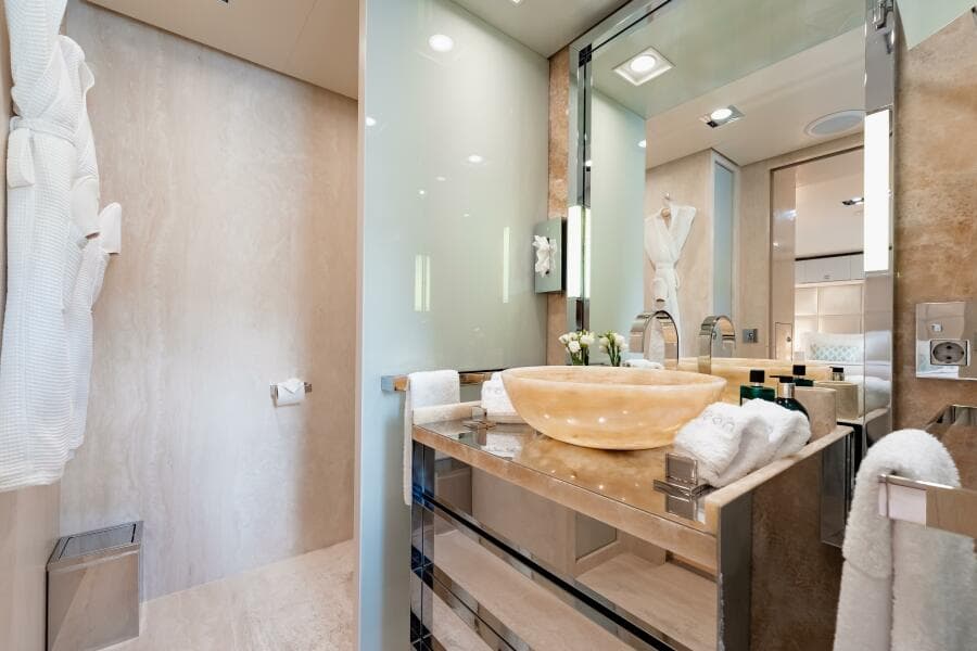 Loon 221'  Lower Deck Port Fwd. Guest Ensuite