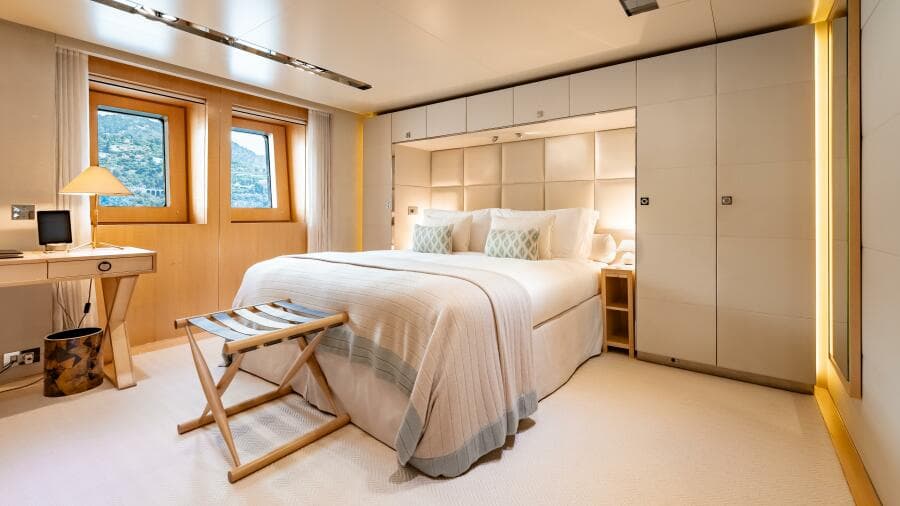 Loon 221' Lower Deck Starboard Fwd. Guest Stateroom