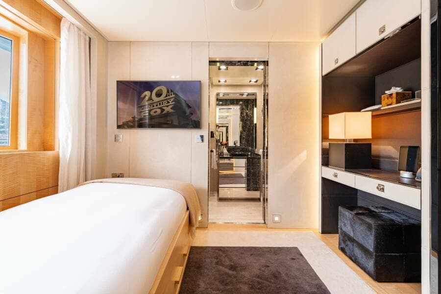 Loon 221' Skylounge Deck Child or Nanny Stateroom