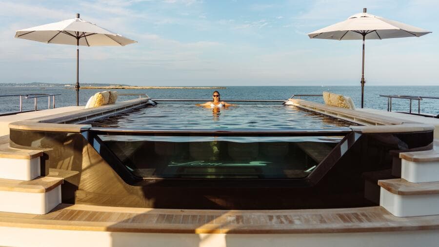 Loon 221' Main Deck Aft Pool