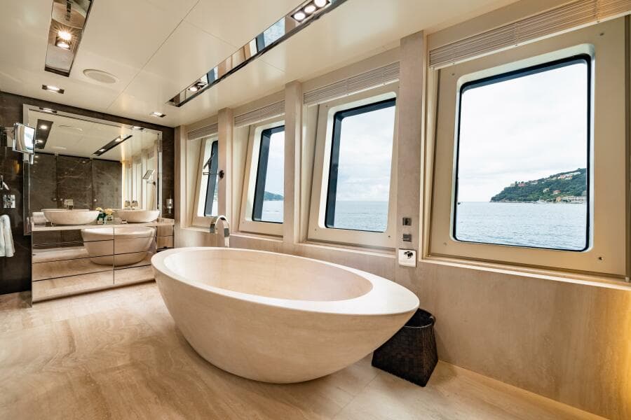 Loon 221' Main Deck Master Ensuite