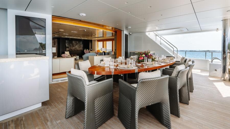 Loon 221' Bridge Deck Exterior Dining