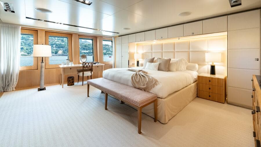 Loon 221'  Main Deck Master Stateroom