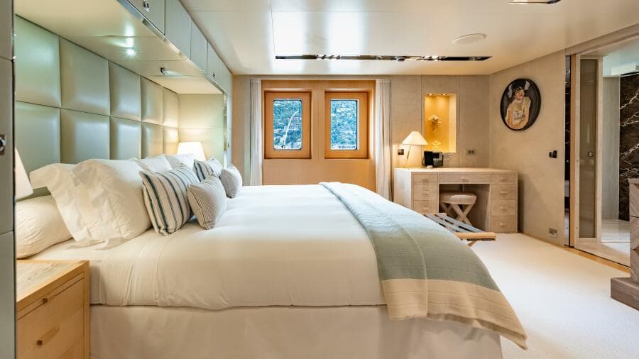Loon 221' Lower Deck Starboard Aft Guest Stateroom