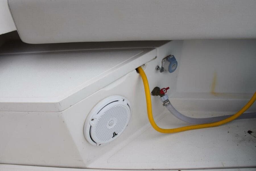 Livewell Connection, Electric And Reel Plug