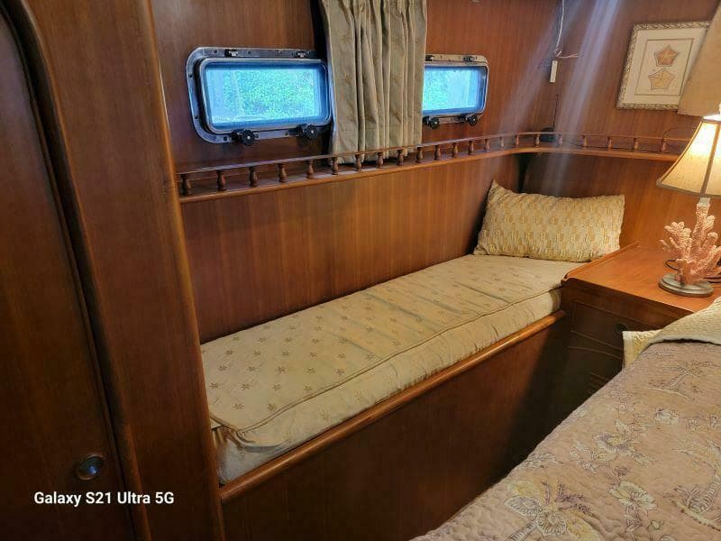 1987 Marine Trader Wide Body