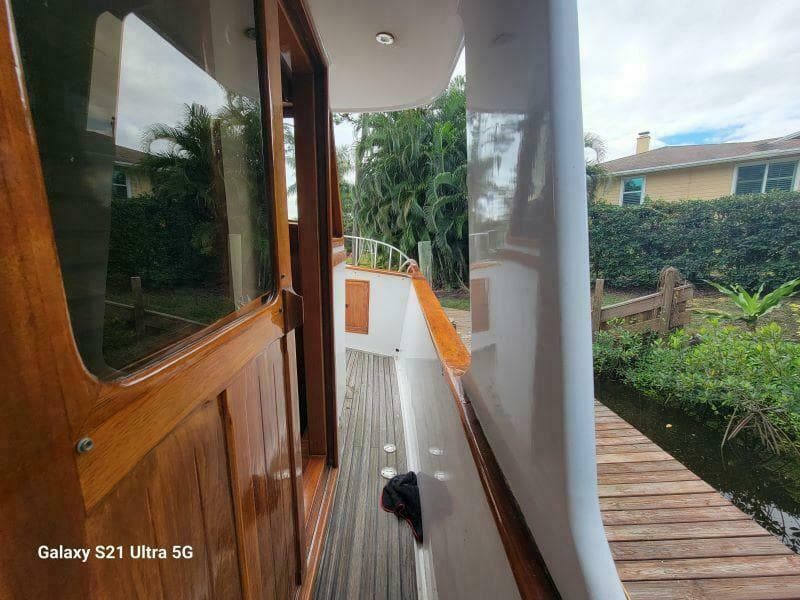 1987 Marine Trader Wide Body