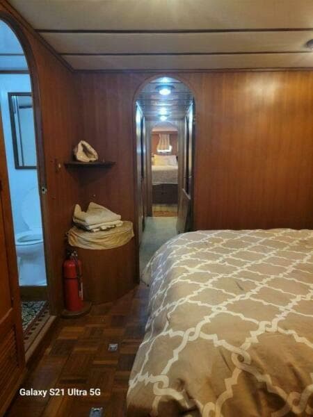 1987 Marine Trader Wide Body