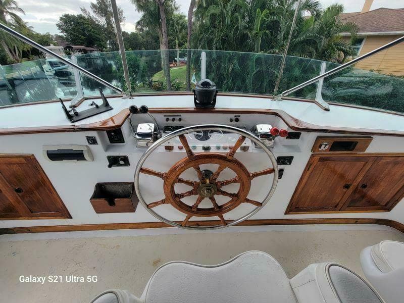 1987 Marine Trader Wide Body