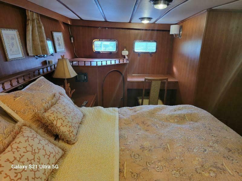 1987 Marine Trader Wide Body