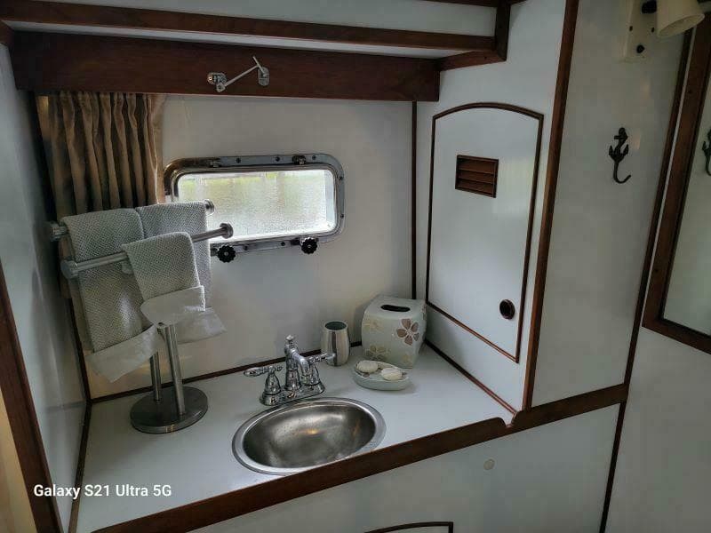 1987 Marine Trader Wide Body