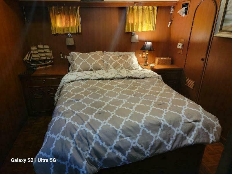 1987 Marine Trader Wide Body