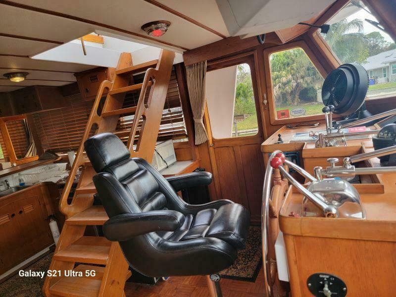 1987 Marine Trader Wide Body