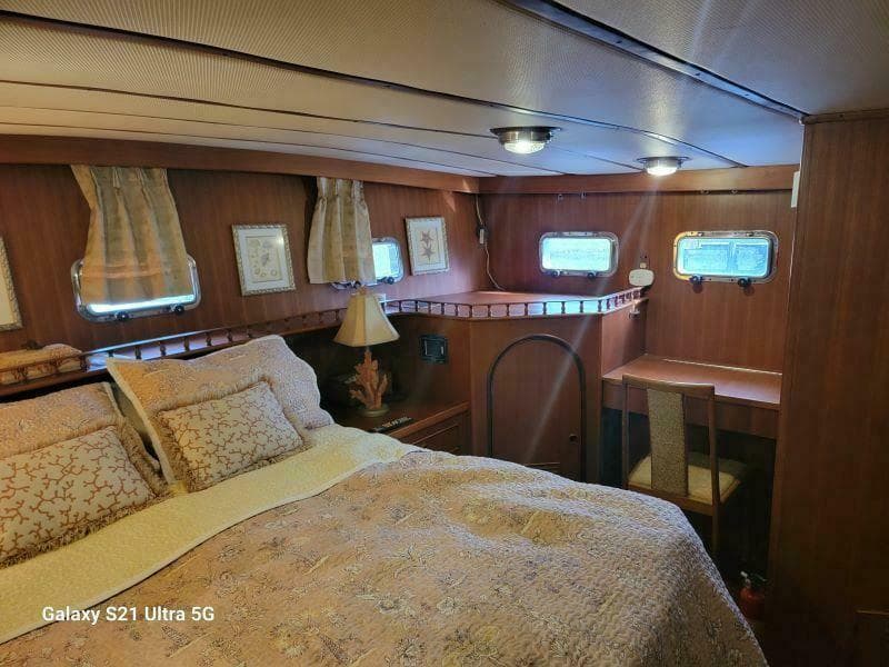 1987 Marine Trader Wide Body