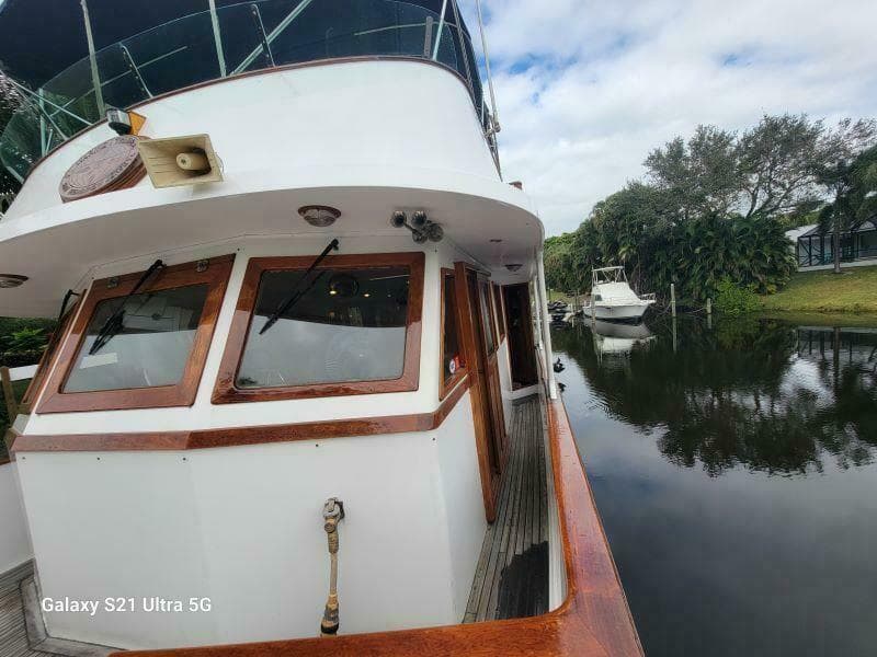 1987 Marine Trader Wide Body