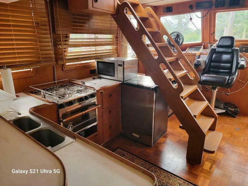 1987 Marine Trader Wide Body