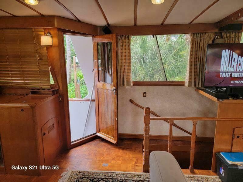 1987 Marine Trader Wide Body