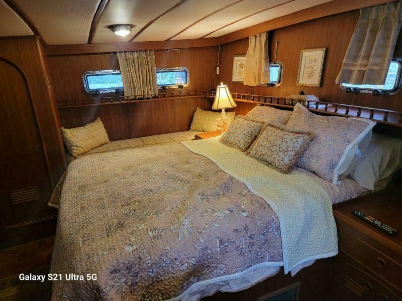 1987 Marine Trader Wide Body