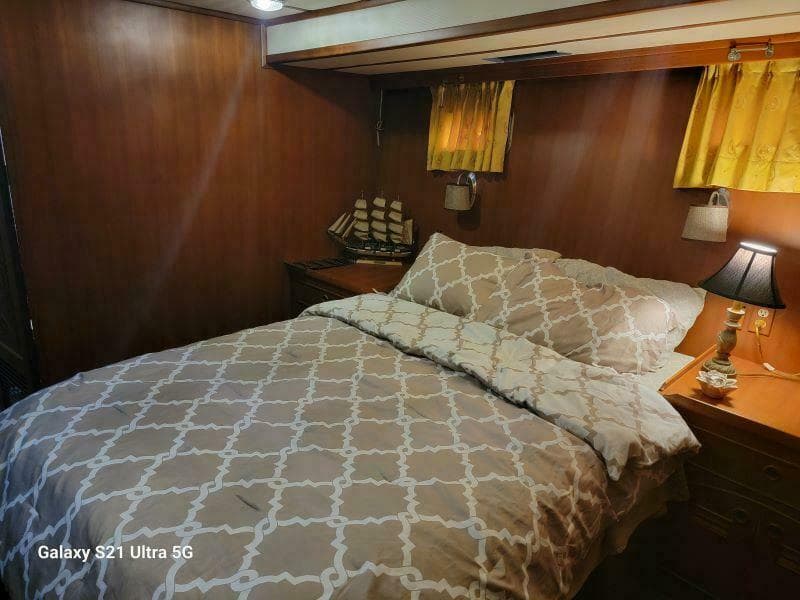 1987 Marine Trader Wide Body