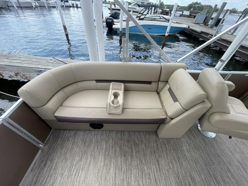 2024 Godfrey Sweetwater 2286 Split Bench