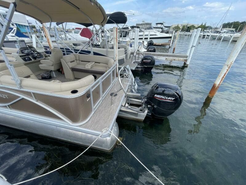 2024 Godfrey Sweetwater 2286 Split Bench