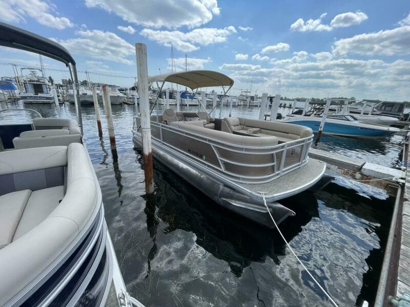 2024 Godfrey Sweetwater 2286 Split Bench